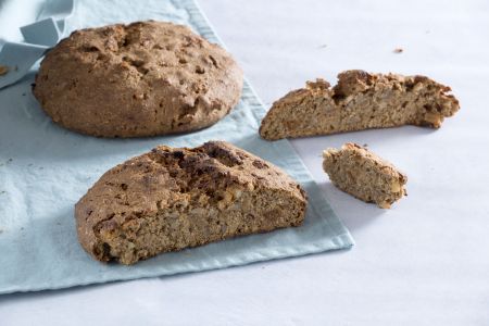 Ψωμί κριθαρένιο με σύκα και μπαχαρικά