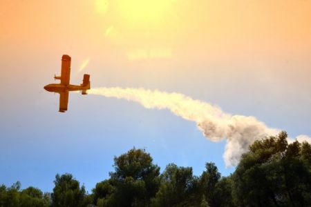 Κεφαλονιά: Υπό μερικό έλεγχο τέθηκε η φωτιά στην Αγία Ειρήνη