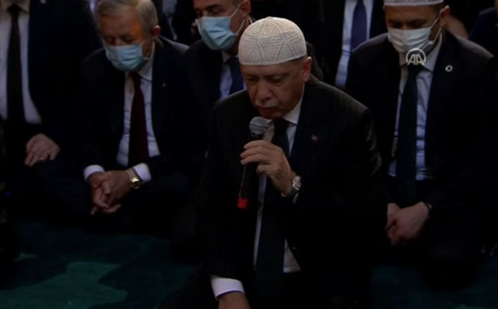 Προκλητική φιέστα Ερντογάν στην Αγία Σοφία
