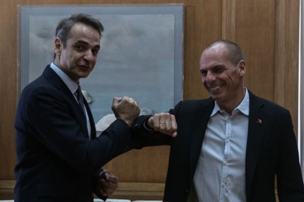 Βαρουφάκης: Η κυβέρνηση να χαράξει πραγματικές κόκκινες γραμμές