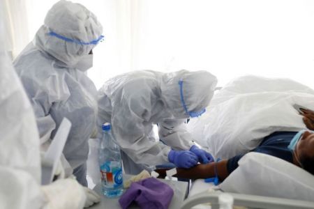 ΠΟΥ: Ρεκόρ κρουσμάτων σε μία ημέρα και 9.700 θάνατοι