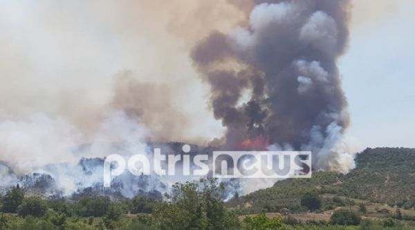 Μεγάλη φωτιά στην Ηλεία – Εκκενώνεται το Χελιδόνι
