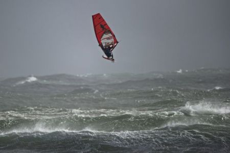 Σοκαριστικός τραυματισμός σέρφερ στη Μύκονο