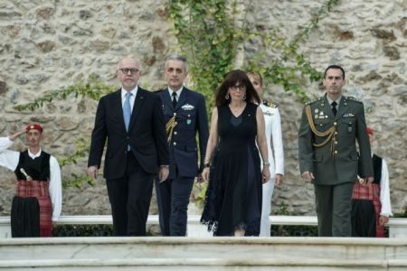 Η Πρόεδρος της Δημοκρατίας και το πολιτικό συμβούλιο