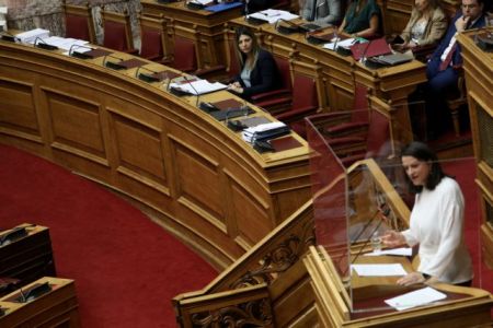 Βουλή: Ψηφίστηκε το νομοσχέδιο για την ιδιωτική εκπαίδευση