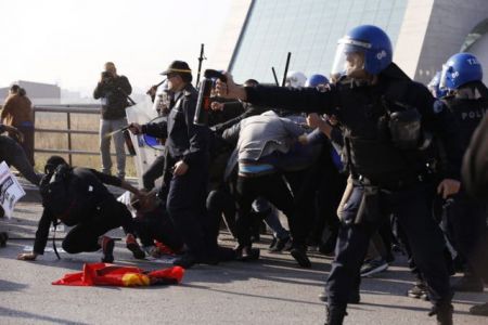 HRW: Βίαιες συλλήψεις, ξυλοδαρμοί από τις τουρκικές δυνάμεις ασφαλείας