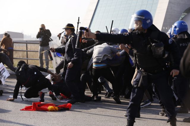 HRW: Βίαιες συλλήψεις, ξυλοδαρμοί από τις τουρκικές δυνάμεις ασφαλείας