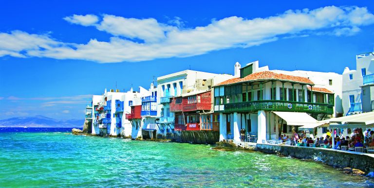 Κορωνοϊός : Στη Μύκονο ο Χρυσοχοΐδης, ενημερώνεται για τους ελέγχους