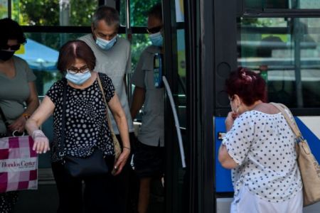 Κορωνοϊός: 953 κρούσματα τον Ιούλιο – Σκέψεις για νέα μέτρα