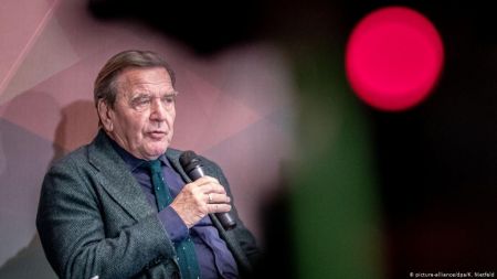 Γκέρχαρντ Σρέντερ : Εθνικό συμφέρον να βοηθηθεί η Ελλάδα