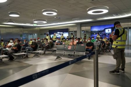 Παράταση αναστολής πτήσεων από τρεις χώρες