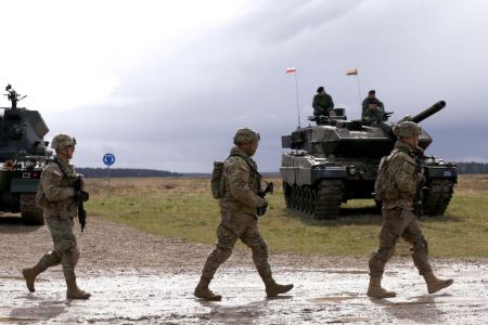 Στην Πολωνία χίλιοι στρατιώτες των ΗΠΑ και ένα διοικητικό κέντρο του NATO