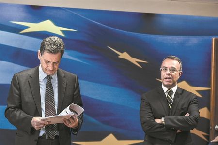 Σε κινούμενη άμμο ξανά η οικονομία