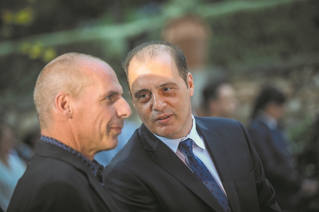 Καθείς με την πραμάτεια του