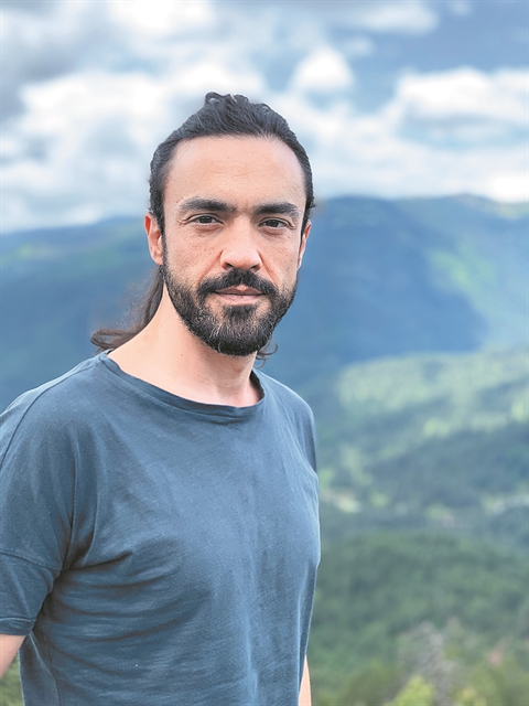 «Τους καλλιτέχνες δεν τους τρέφει το ψώνιο»