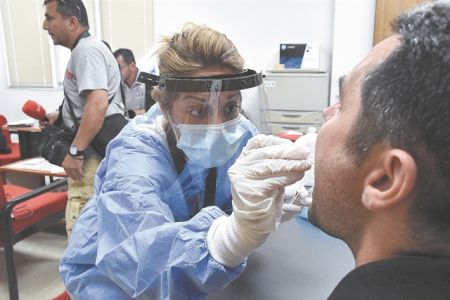 Ο κορωνοϊός «κάνει πάρτι» στη νεολαία