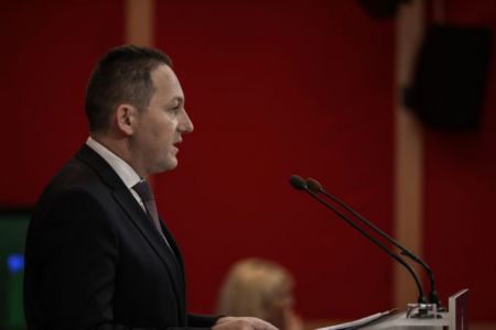 Πέτσας: Οι διεθνείς συμμαχίες της Ελλάδας βοήθησαν στην αποκλιμάκωση με Τουρκία