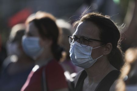 Μόσιαλος: Φορέστε μάσκα, δεν αντέχουμε δεύτερο lockdown
