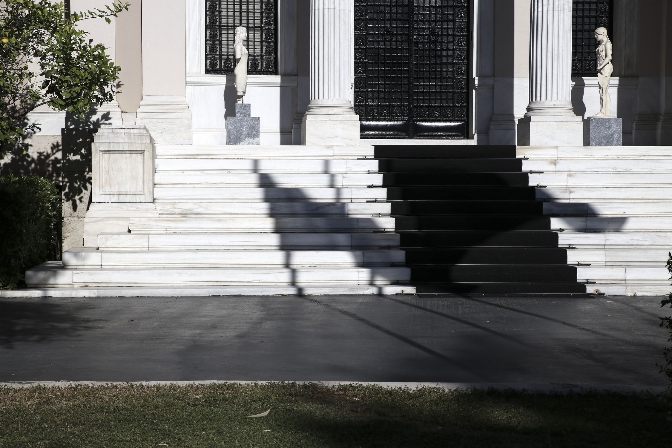 Υγεία, Οικονομία και Αμυνα…