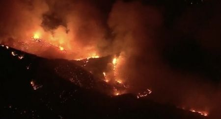 Καλιφόρνια: 8.000 κάτοικοι εγκατέλειψαν τις εστίες τους λόγω πυρκαγιάς