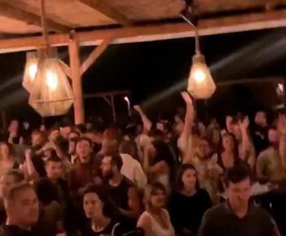 Χαλκιδική: Λουκέτο και πρόστιμο 30.000 σε μπαρ λόγω συνωστισμού