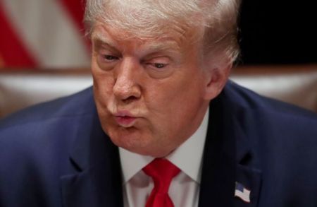 ΗΠΑ: Ο Τραμπ απειλεί με μηνύσεις για την επιστολική ψήφο