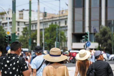 Έρευνα: Γιατί οι μισοί Ευρωπαίοι τουρίστες θα ακύρωναν τις διακοπές τους