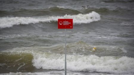 ΗΠΑ: Σαρώνει η τροπική καταιγίδα Ησαΐας