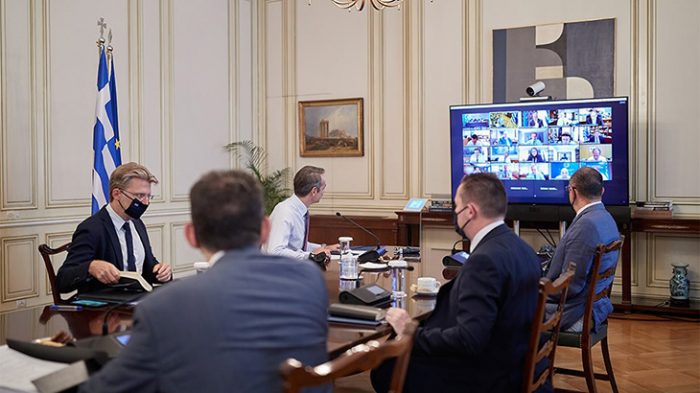 Ανασχηματισμός με τεχνοκρατικό στοιχείο και άρωμα κέντρου