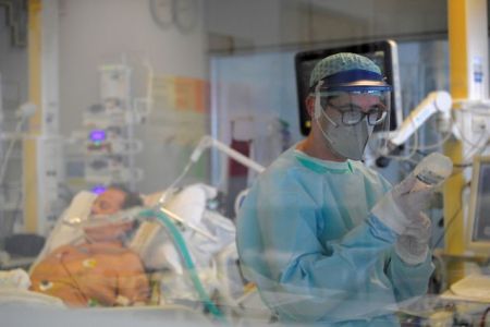 Γαλλία: Σχεδόν 1.700 νέα κρούσματα κορωνοϊού