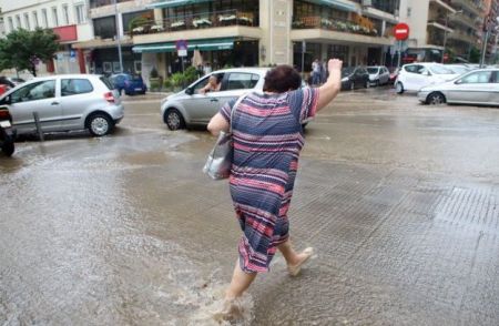 Καιρός: Η «Θάλεια» φέρνει καταιγίδες και χαλάζι