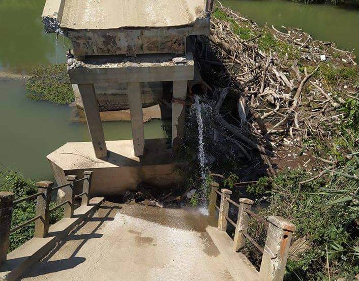 Σέρρες: Κατέρρευσε τμήμα γέφυρας [Εικόνες]