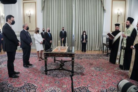 Ορκίστηκαν τα νέα μέλη της κυβέρνησης