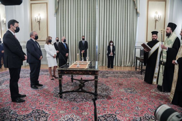 Ορκίστηκαν τα νέα μέλη της κυβέρνησης