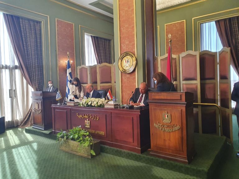 Ελλάδα και Αίγυπτος υπέγραψαν τη συμφωνία οριοθέτησης θαλασσίων ζωνών | tovima.gr