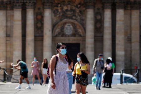 Γαλλία: Συστάσεις για μάσκα με κάθε τίμημα παρά τον καύσωνα