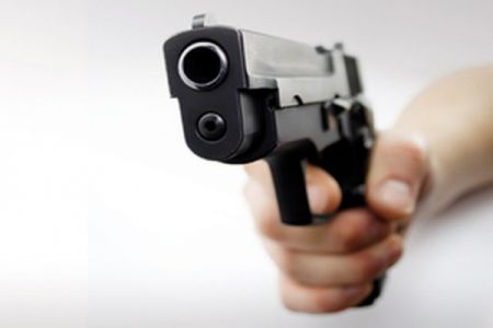 Φθιώτιδα: Αστυνομικός πυροβόλησε από τη βεράντα του γιατί τσακώθηκε με 19χρονους