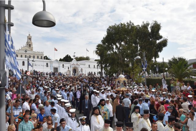 Διαφωνία κυβέρνησης – Εκκλησίας για τις λιτανείες τον Δεκαπενταύγουστο