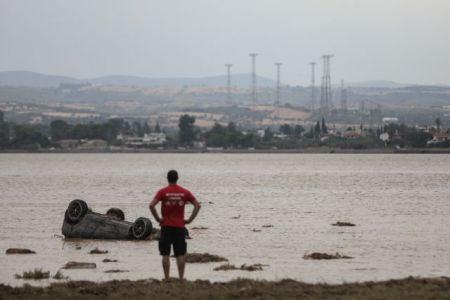 Πλημμύρες στην Εύβοια: Εντοπίστηκε ζωντανή μία εκ των αγνοουμένων