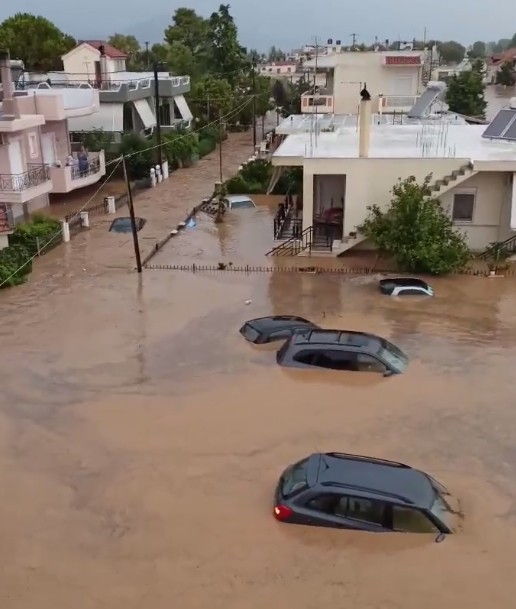 Κακοκαιρία – Μπούρτζι: Εικόνες βιβλικής καταστροφής – Εκκληση εγκλωβισμένων