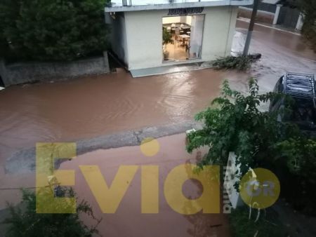 Κακοκαιρία-Εύβοια: 2 νεκροί – Δεκάδες εγκλωβισμένοι από τις πλημμύρες