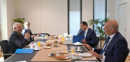 Χριστοδουλίδης – Δένδιας – Σούκρι, συνομίλησαν για Μ. Ανατολή