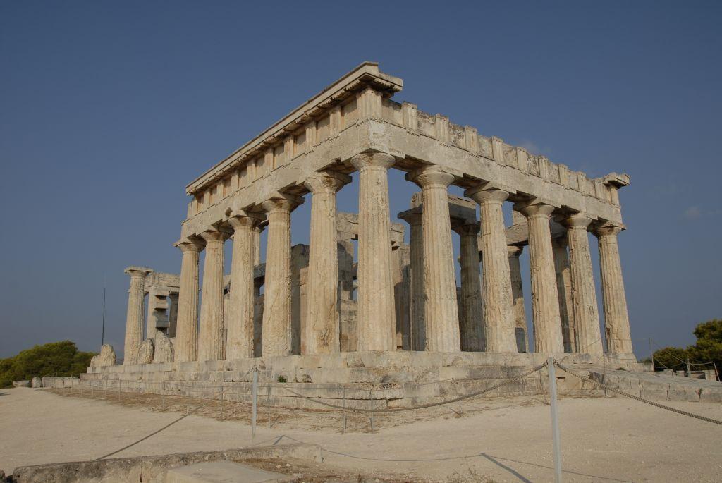 Μενδώνη για ναό Αφαίας: Καμία διαμάχη με την Περιφέρεια Αττικής