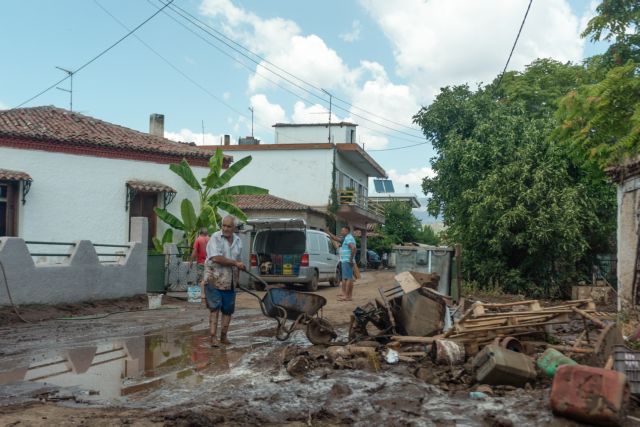 Εύβοια – πλημμύρες : Συνεχίζεται η μάχη με τις λάσπες