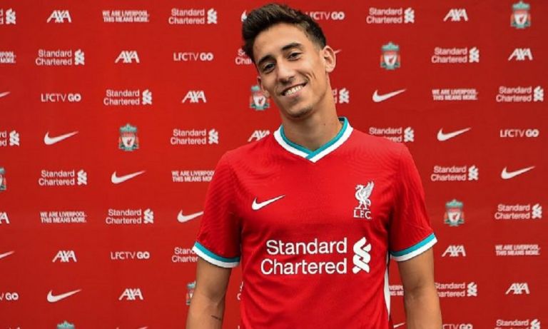 Απίθανος Κλοπ δείχνει τον σκύλο του στον Τσιμίκα μέσω βιντεοκλήσης