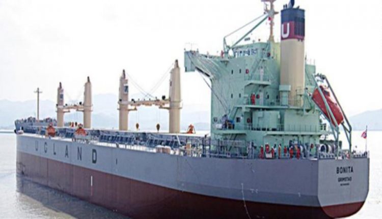 Πυρκαγιά σε φορτηγό πλοίο στο στενό του Καφηρέα