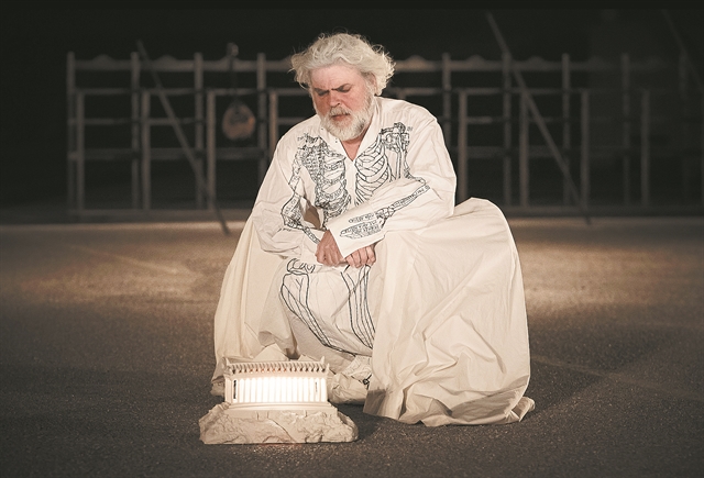 Νίκος Καραθάνος: «Η Ιστορία έχει δείξει ότι δεν μαθαίνουμε ποτέ τίποτα»