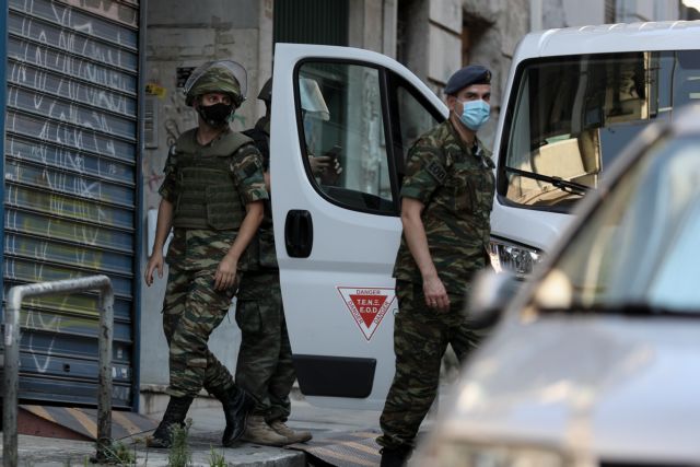 Χειροβομβίδα σε πατάρι διαμερίσματος στα Εξάρχεια