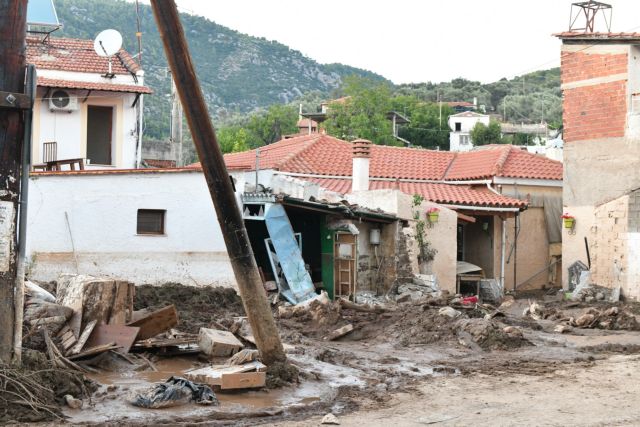 Αποστολή MEGA στην Εύβοια : Ατελείωτη η μάχη με τις λάσπες δίνουν οι κάτοικοι