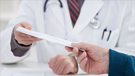 Συνελήφθη γιατρός δημόσιου νοσοκομείου για «φακελάκι»